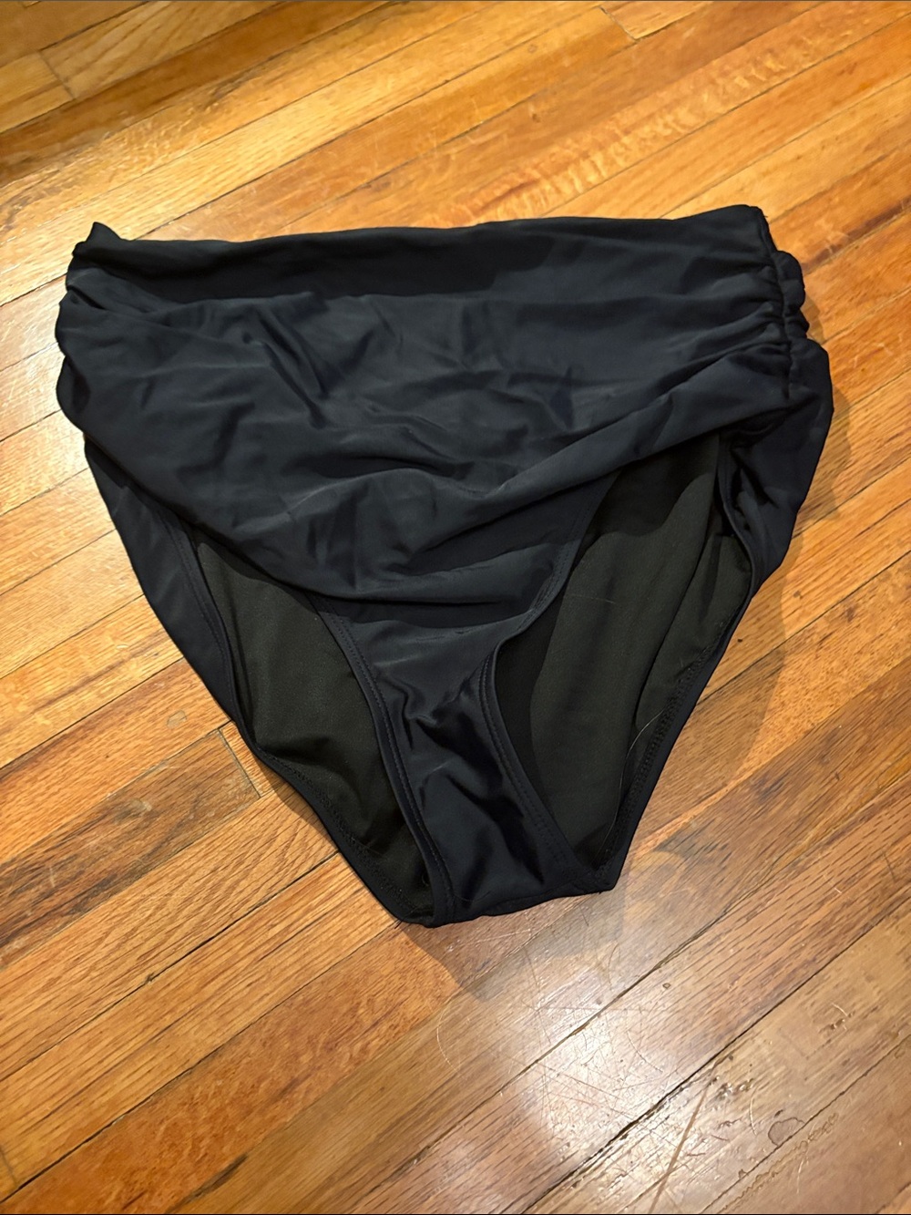 High waisted swim bottoms with scrunch on side
